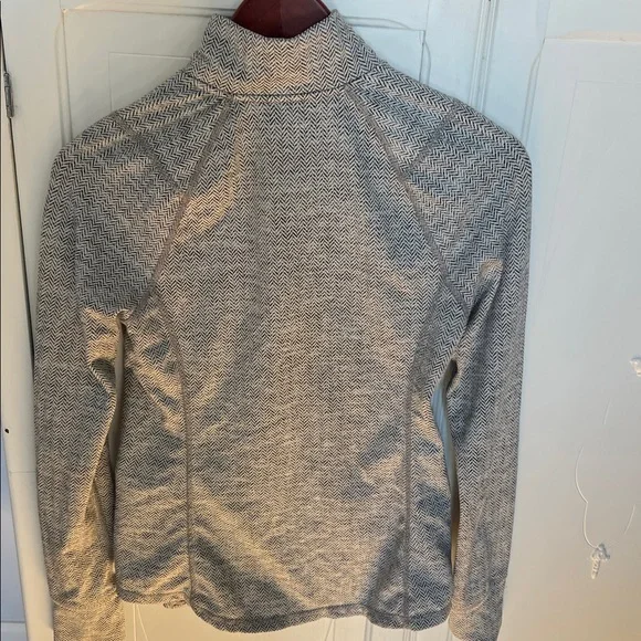 2/$7 Old Navy Active zipper up - Picture 6 of 6